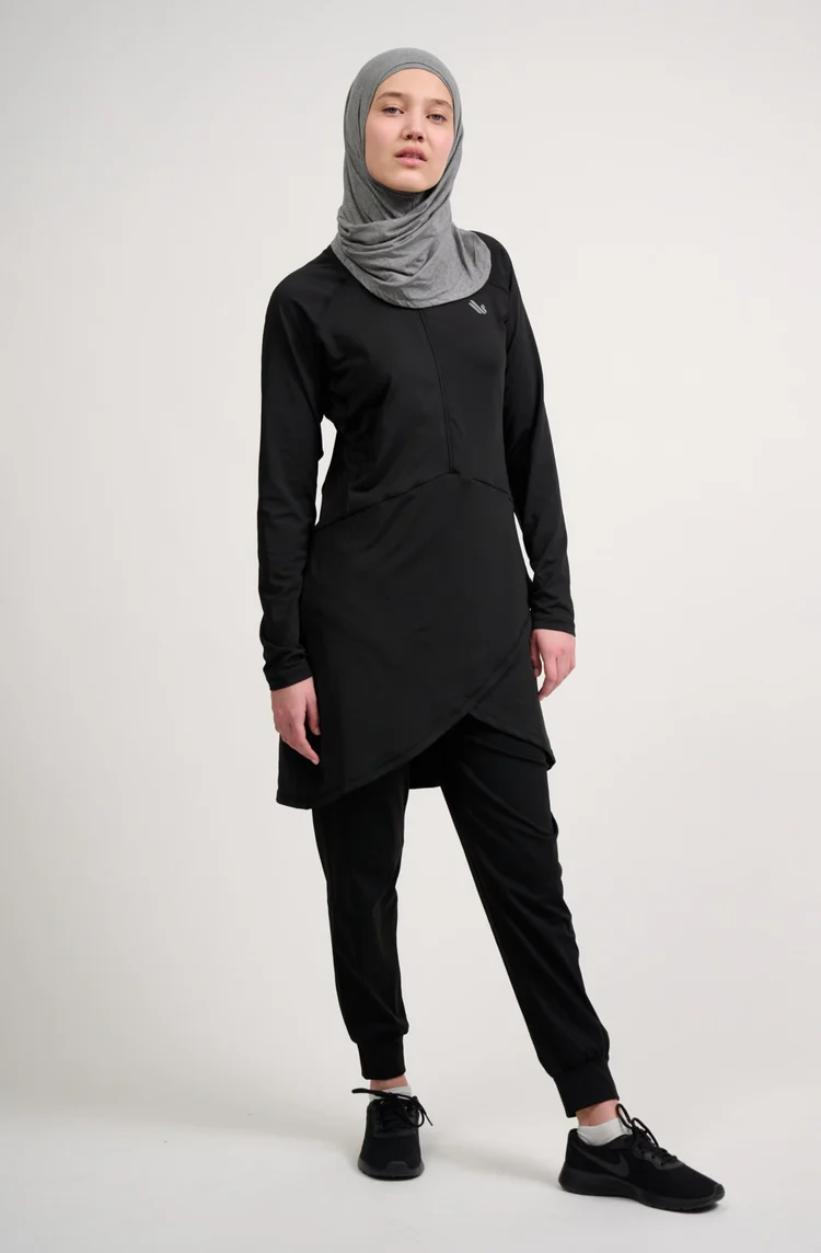 modest blact top